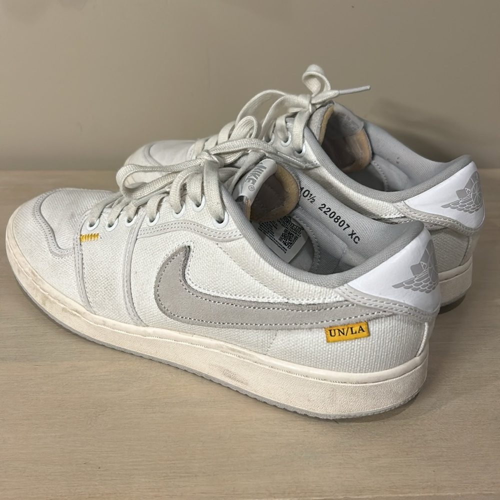 Jordan low Aiko men’s 10.5 white with removable swoosh